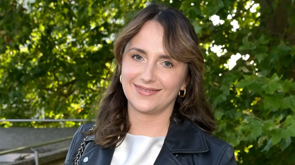 Anna Heisers Tochter Alina wurde nach mehreren Tagen aus dem Krankenhaus entlassen. Ihr Zustand ist stabil, doch die Ursache der Beschwerden bleibt ungeklärt.