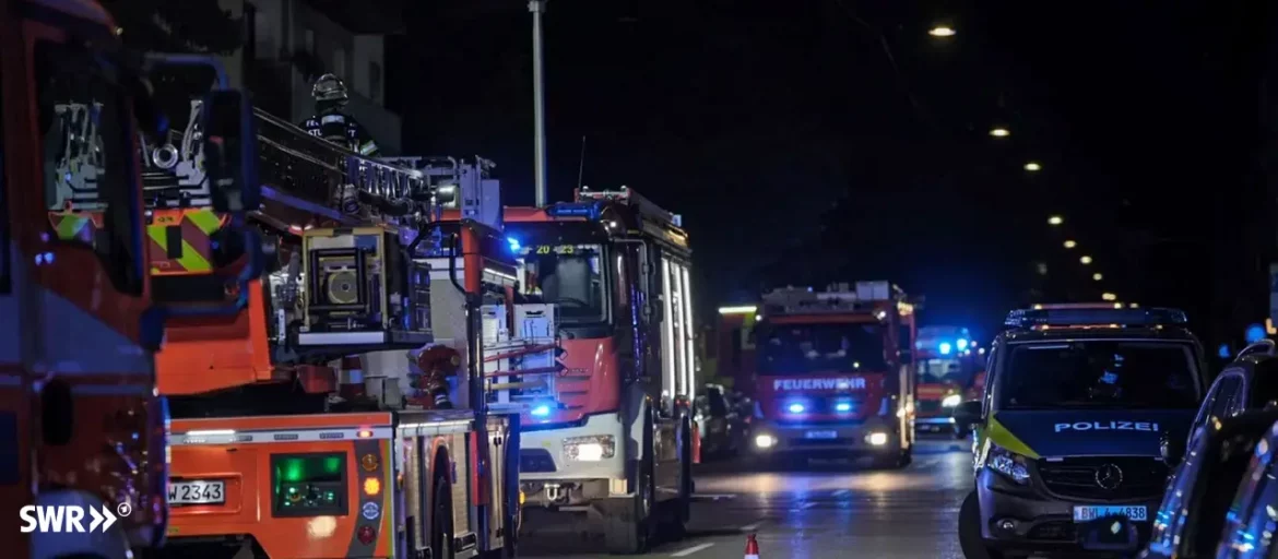 Bei einem Brand im Keller eines Mehrfamilienhauses in Stuttgart wurden sechs Menschen durch Rauch verletzt. Ein zwölfjähriger Junge kam ins Krankenhaus.