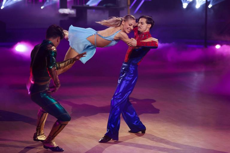 Milano hat die Gerüchte über eine Beziehung mit Marta Arndt nach dem Finale von „Let's Dance“ zurückgewiesen. Der Rapper spricht von einer engen Freundschaft.