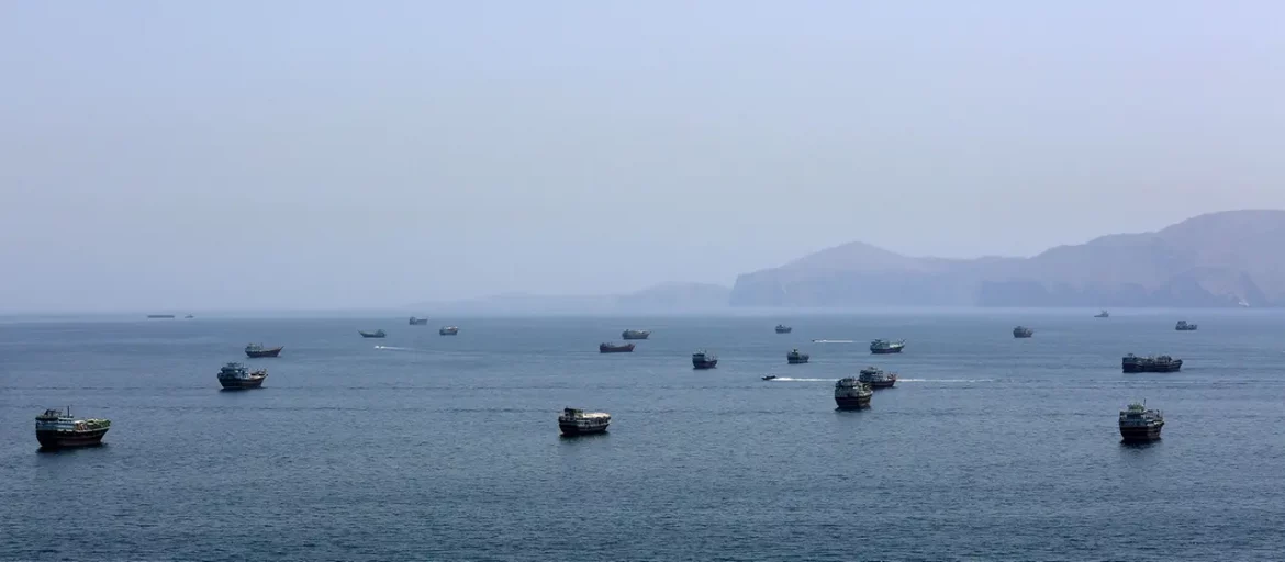 Iran hat die erneute Schließung der Straße von Hormus angekündigt. Die wichtige Handelsroute für Öl und Gas gerät damit erneut in den Fokus.