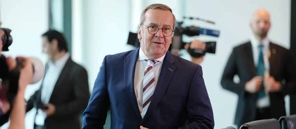 Verteidigungsminister Boris Pistorius beendet das Fregattenprojekt F126 wegen massiver Kostensteigerungen und Verzögerungen. Bereits 2,3 Milliarden Euro wurden investiert.