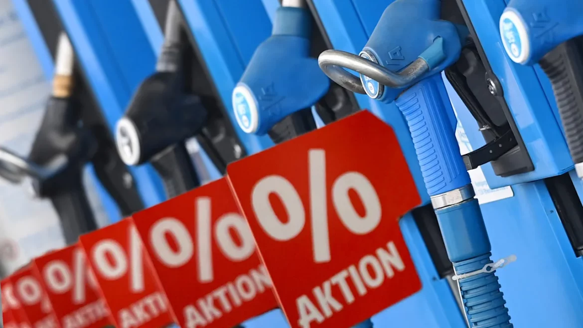 Der Tankrabatt in Deutschland endet am 30. Juni. Die Mehrheit der Autofahrer will vor dem Preisanstieg noch einmal volltanken.