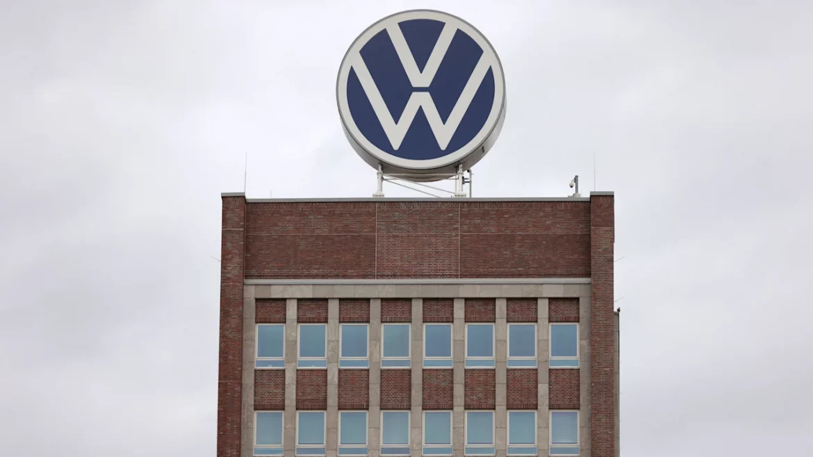 Die Volkswagen-Führung bewertet die Lage des Konzerns als kritisch. Gewinn und Auslieferungen gingen zurück, die Unternehmensstrategie steht auf dem Prüfstand.