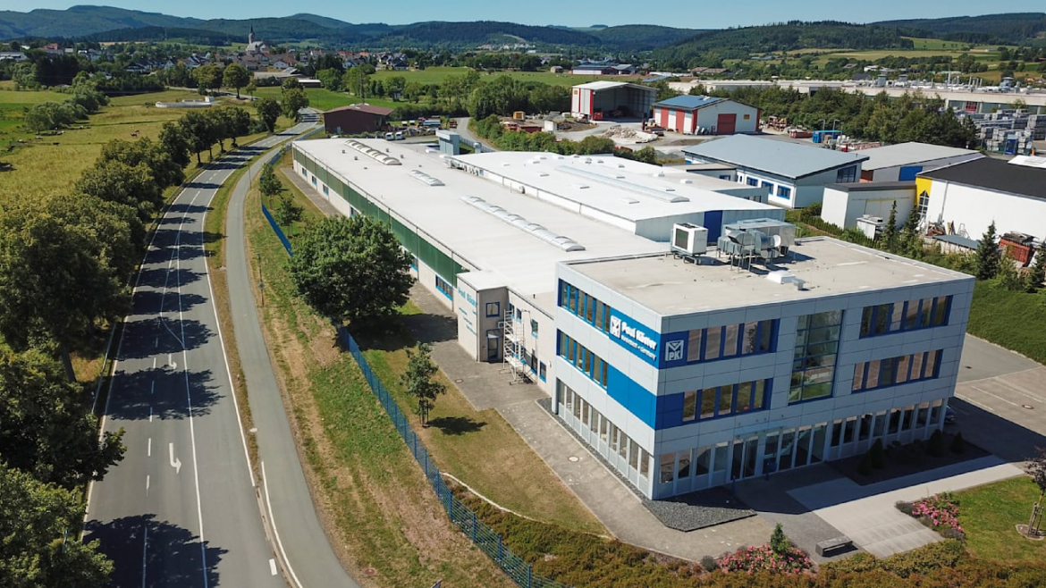 Der Maschinenbauer Paul Köster GmbH aus Nordrhein-Westfalen hat Insolvenz angemeldet. Ursache sind Auftragsrückgänge in der Automobilindustrie. 320 Arbeitsplätze betroffen.