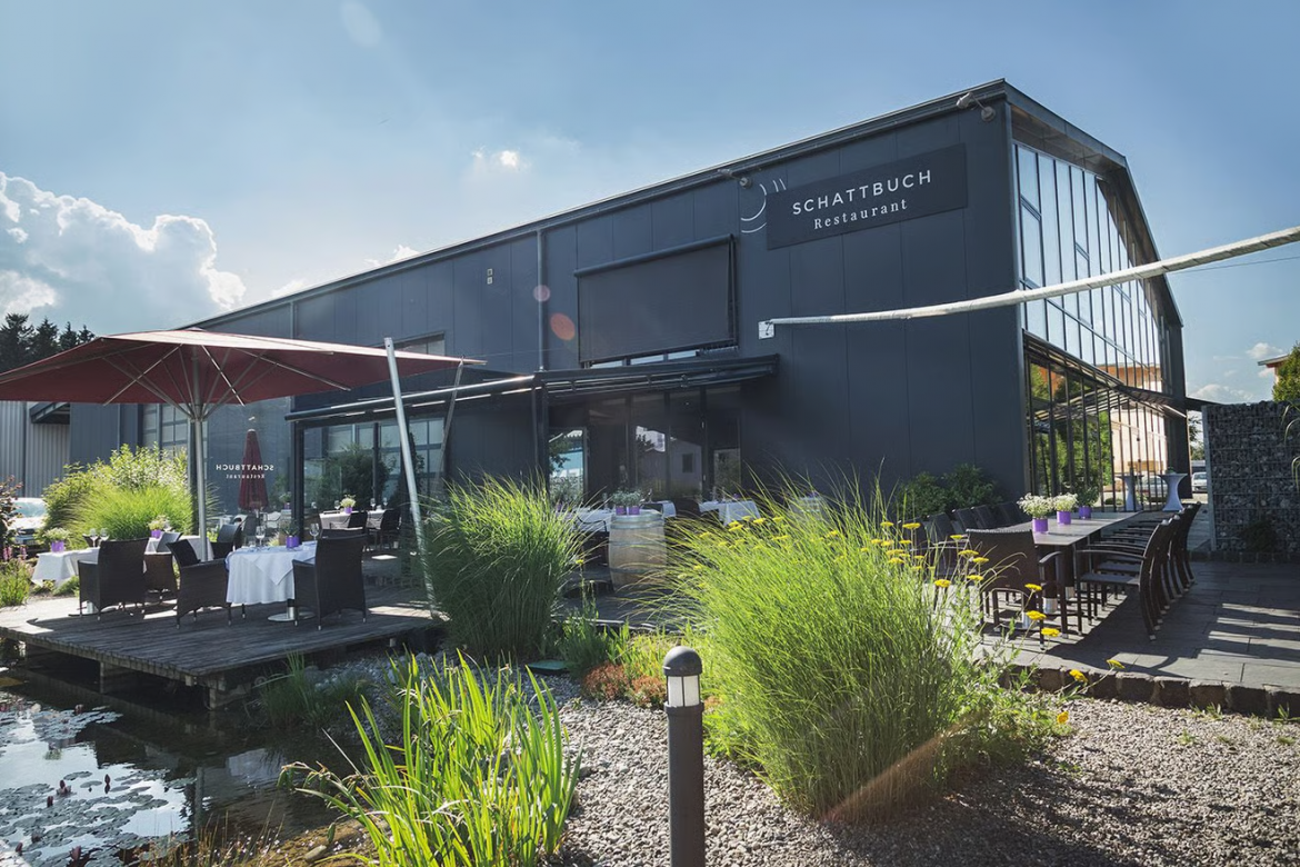Das Restaurant Schattbuch in Amtzell hat erstmals seit zehn Jahren seinen Michelin-Stern verloren. Das Team will die Entscheidung analysieren und die Auszeichnung zurückgewinnen.