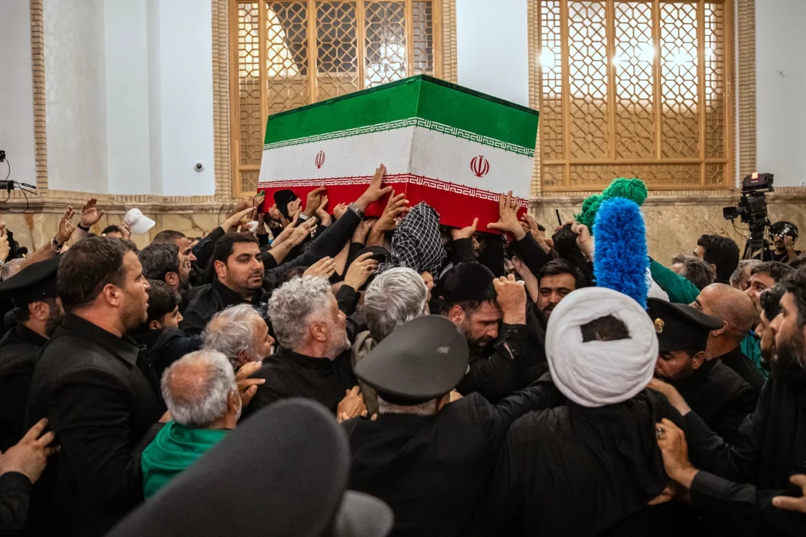 Trump und Irans neuer Oberster Führer tauschen Drohungen aus. Die USA fordern Garantien für die Straße von Hormus und ein neues Atomabkommen.