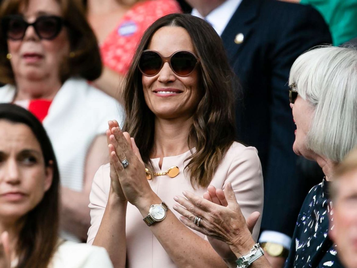 Pippa Middleton trug 2017 in Wimbledon ein mintgrünes Kleid. 2026 zählt der Farbton erneut zu den wichtigsten Sommertrends.