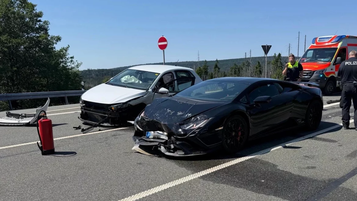 Auf der B242 im Harz kollidierten ein Lamborghini und ein Volkswagen. Zwei Fahrer wurden verletzt, einer schwer. Der Schaden liegt bei mindestens 160.000 Euro.