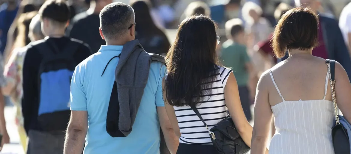 Steuerreform in Deutschland: Wer profitiert von den Steuerentlastungen, welche Änderungen bei Einkommensteuer, Kindergeld und Grundfreibetrag geplant sind.