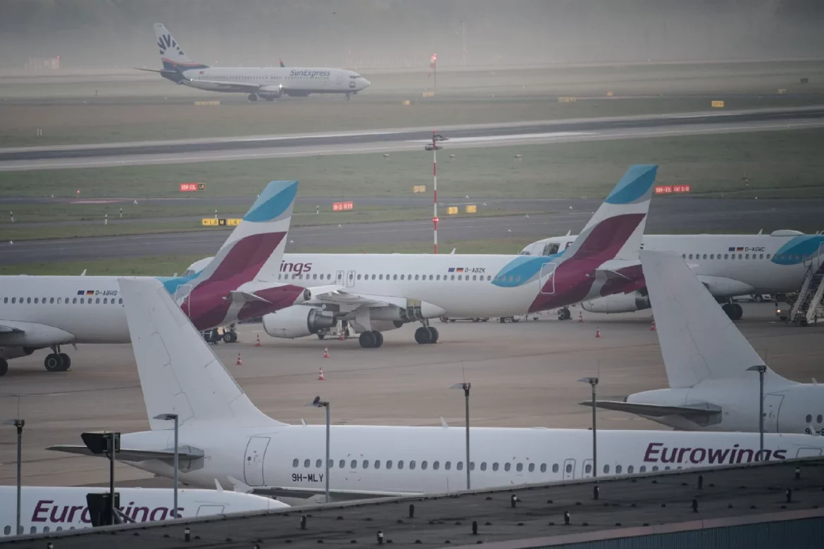 Eine Boeing 737 von Eurowings mit 131 Passagieren landete wegen Dampf aus der Bordküche außerplanmäßig in Paris. Laut Airline bestand keine Gefahr.