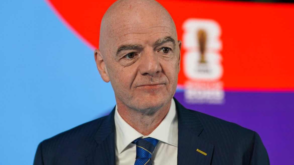 Europäische Fußballverbände verweigern Gianni Infantino vor der FIFA-Präsidentenwahl die Unterstützung. Auch Ungarn und Montenegro stellen sich gegen ihn.