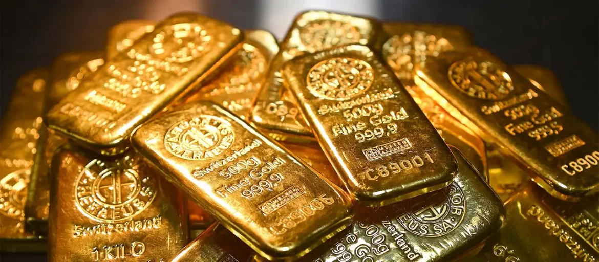Goldpreis steigt rund 10 Prozent vom Jahrestief und über 4.300 Dollar. Fed-Zinsen, Zentralbankkäufe und Geopolitik bestimmen die weitere Entwicklung.