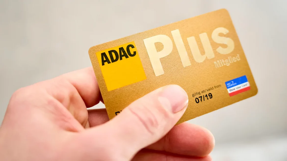 Ab 1. September 2026 erhalten ADAC-Mitglieder einen Tankrabatt bei Esso. Die langjährige Partnerschaft des Automobilclubs mit Shell endet zum Jahresende.