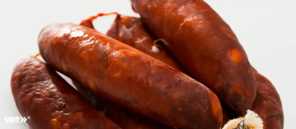 Lidl ruft zwei Sorten Chorizo BBQ wegen einer möglicherweise unterbrochenen Kühlkette zurück. Die Rückgabe ist auch ohne Kassenbon möglich.
