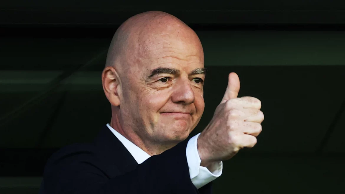 Die FIFA bestätigt Infantinos Kandidatur für 2027. Die Wahl findet vor dem Hintergrund des Konflikts mit der UEFA und des Investorenskandals statt