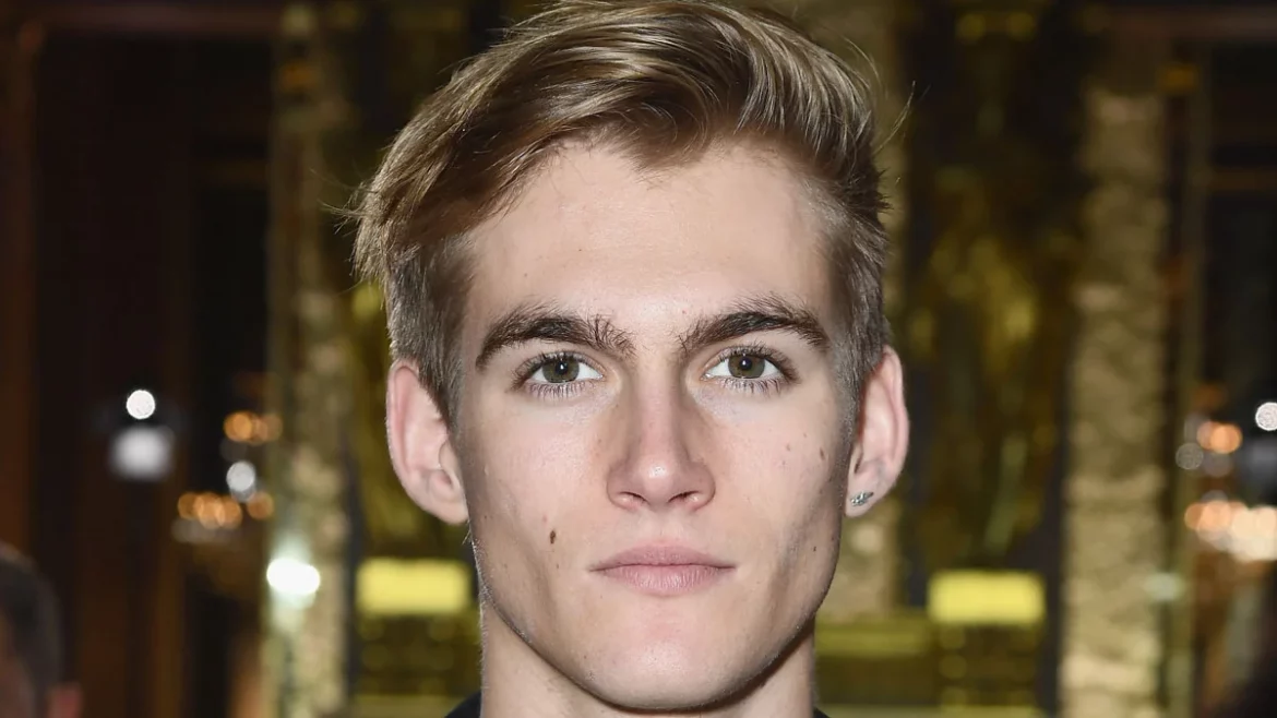 Presley Gerber starb mit 27 Jahren in einer Reha-Einrichtung. Berichte sprechen von einer möglichen Überdosis. Die genaue Todesursache wird untersucht.