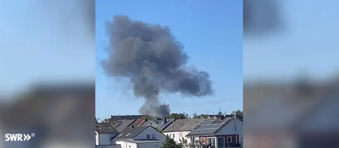 Eine F-16 der US Air Force ist bei der Airbase Spangdahlem in Deutschland abgestürzt. Der Pilot rettete sich, die Unfallursache wird untersucht.