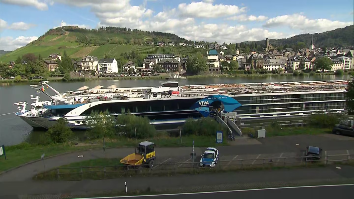 Passagierschiff mit rund 150 Menschen kollidiert bei Traben-Trarbach mit einer Moselbrücke. Der Kapitän wurde schwer verletzt.