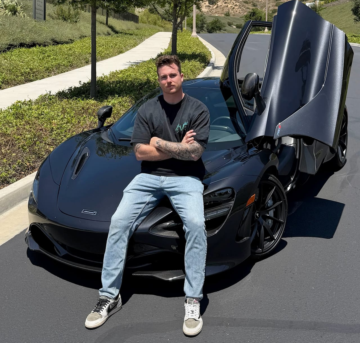 Auto-Influencer James Wehr ist bei einem McLaren-Unfall in Kalifornien gestorben. Der Sportwagen prallte gegen einen Baum und brannte aus. Zwei Menschen starben.