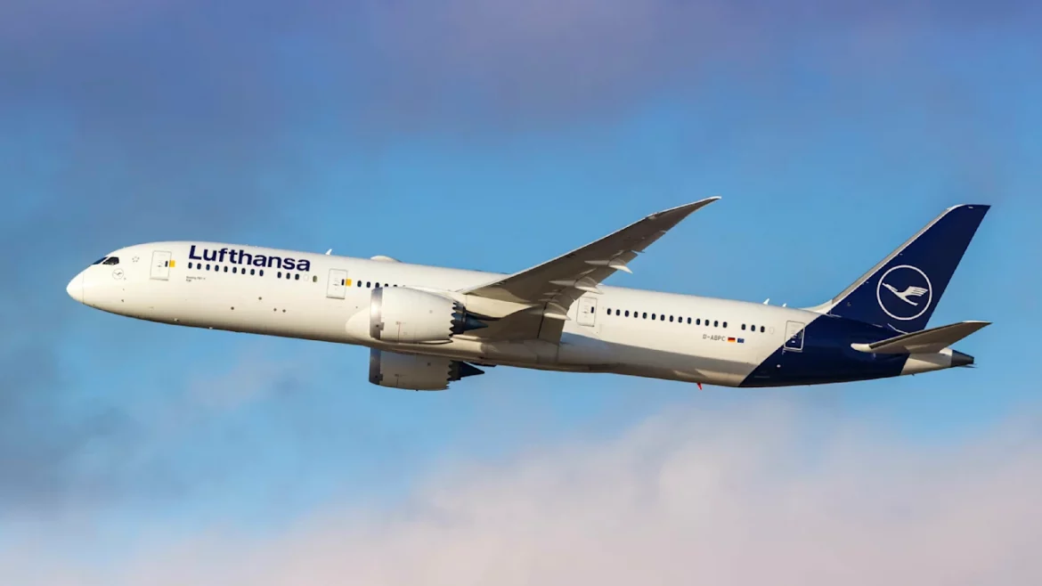 Auf einem Lufthansa-Flug von Bogotá nach Frankfurt rüttelte ein 33-Jähriger an einer Tür der Boeing 787. Nach der Landung nahm ihn die Polizei fest.