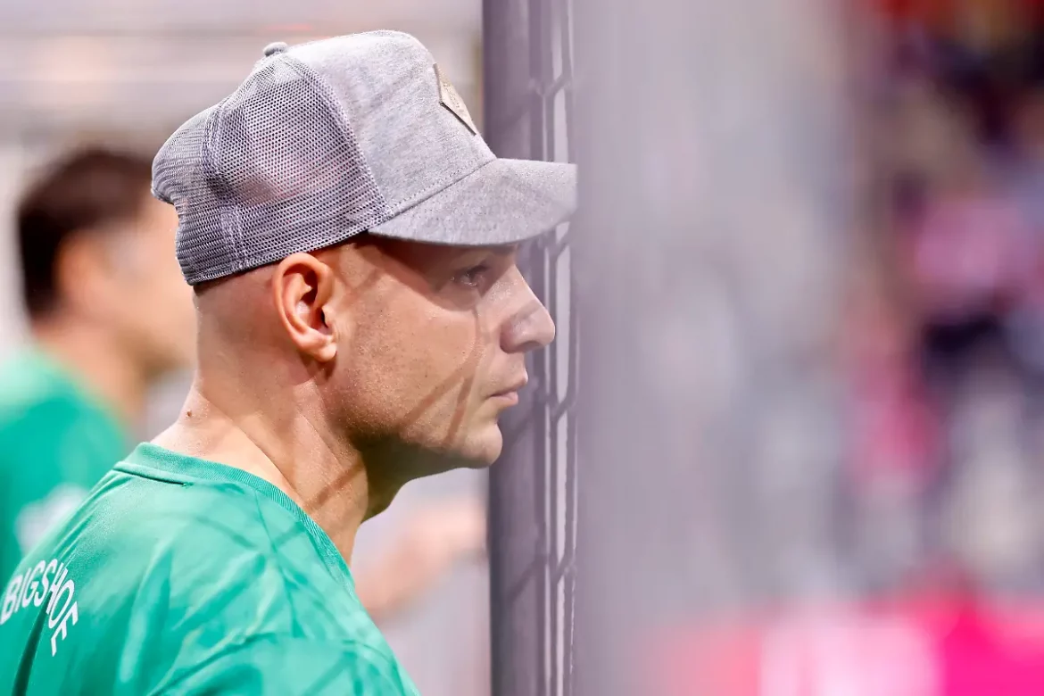 Pietro Lombardi leidet unter schweren Sehproblemen. Ärzte stellten eine verdünnte Hornhaut fest und warnen vor einem möglichen Sehverlust auf einem Auge.