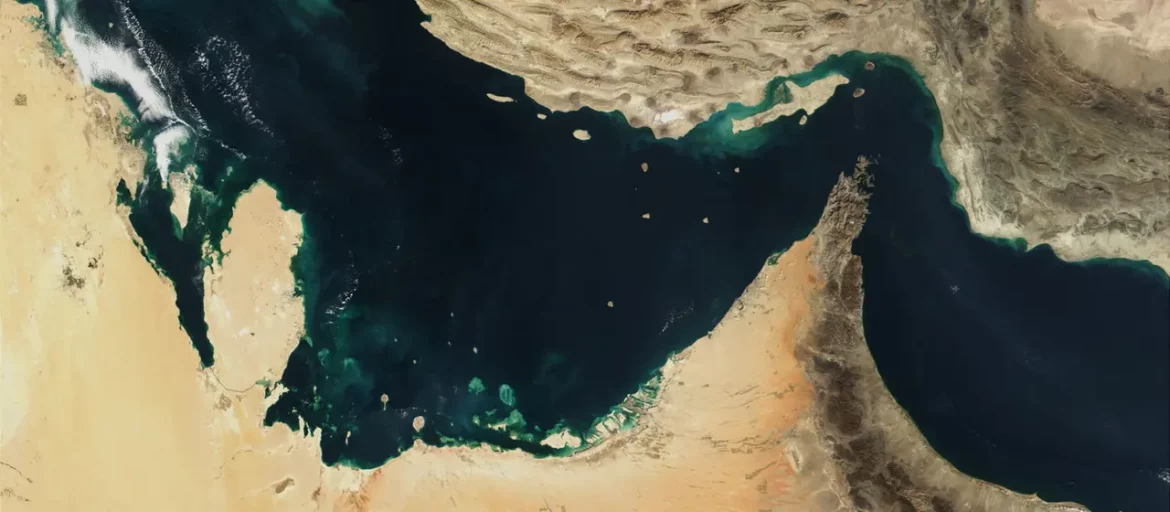 Zwei Schiffe vor Saudi-Arabien angegriffen: Iran meldet eine Minenexplosion auf einem Supertanker in der Straße von Hormus. Die Hintergründe sind unklar.