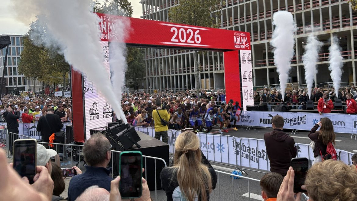 Köln-Marathon 2026 mit mehr als 41.000 Teilnehmern: Koech, Chepngeno, Pfeiffer und Ringer stellen neue Streckenrekorde in Köln auf.