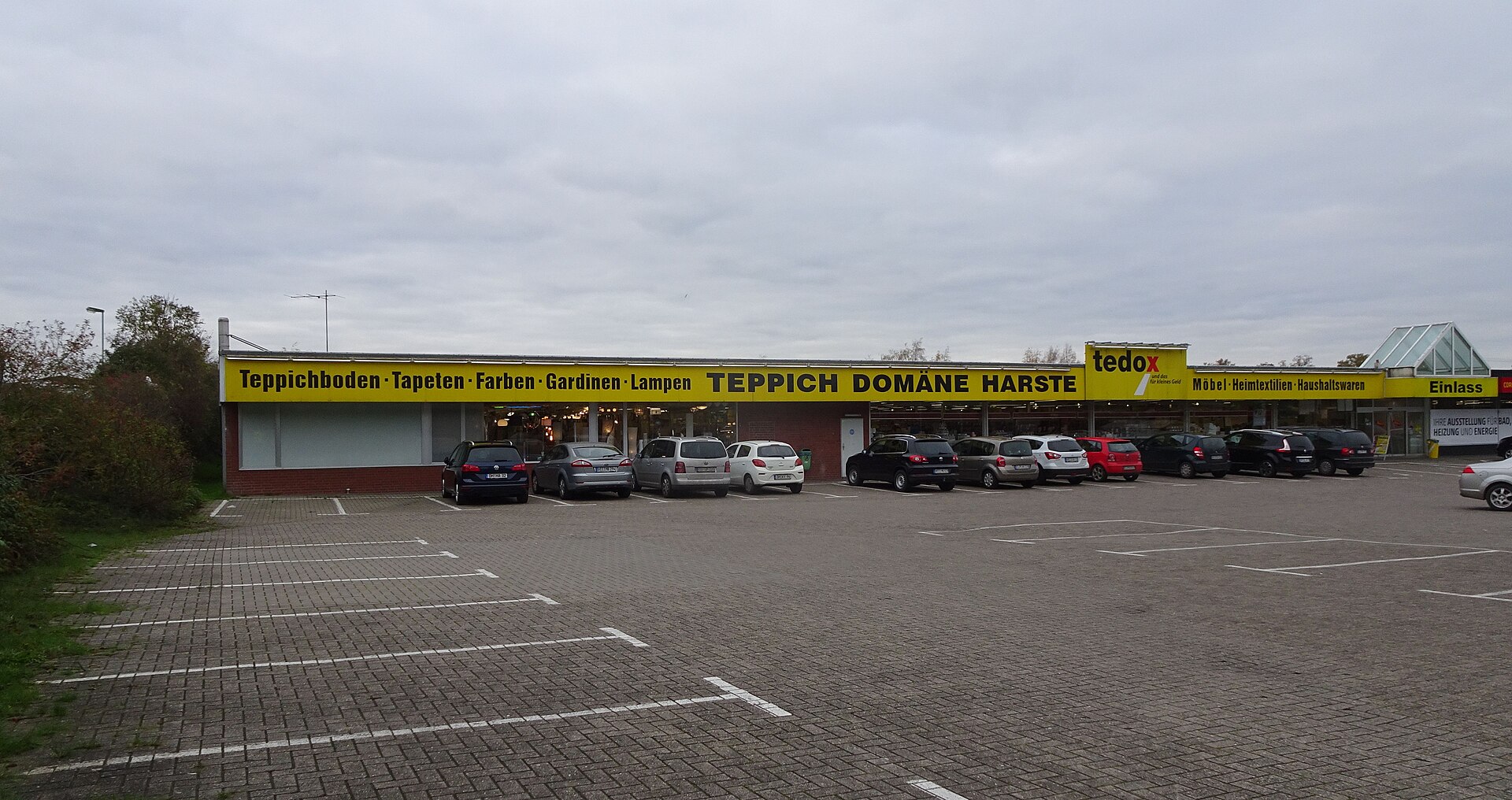 Tedox-Markt in Vechta mit der älteren Beschriftung Teppich Domäne Harste